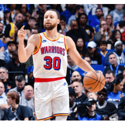 La maglia di Curry in cima alla classifica delle vendite, i Knicks dominano il mercato del merchandising